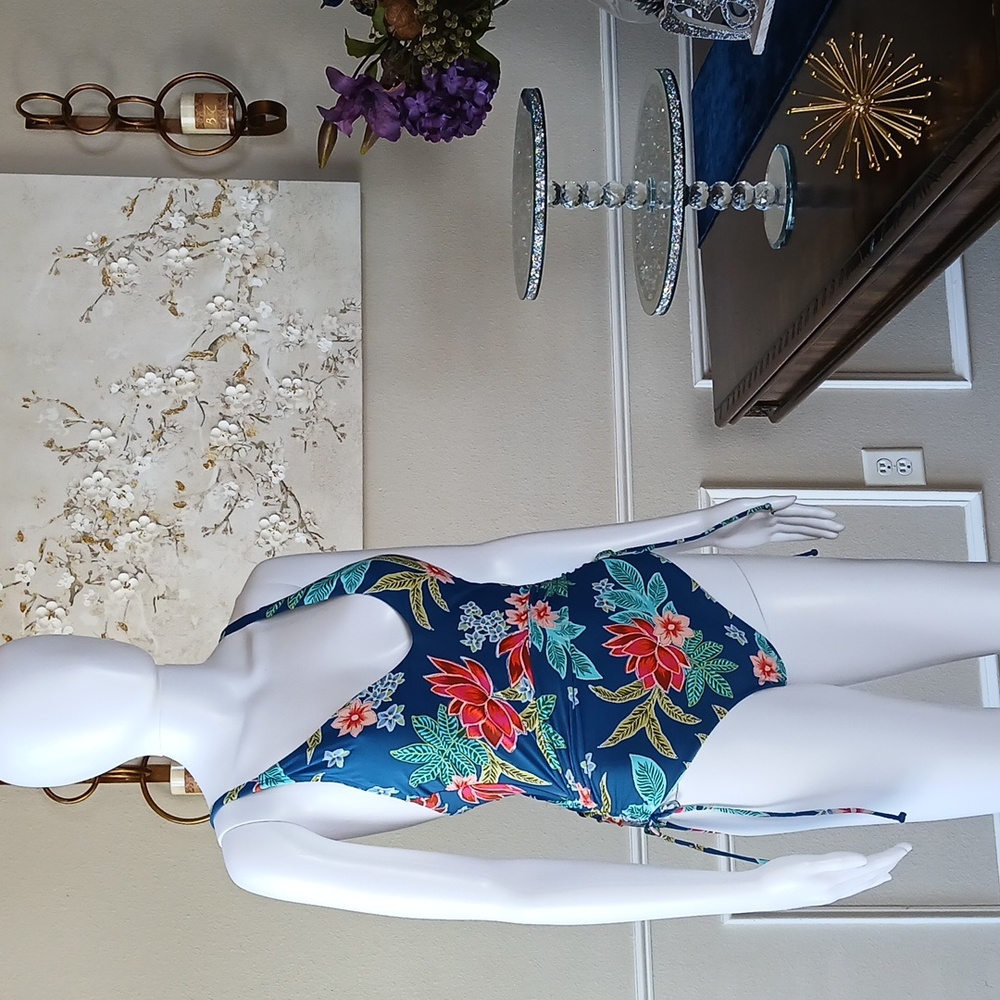 Women's Atlantic Tropical Floral Blue One-piece Swimsuit. Size M - Picture 10 of 17